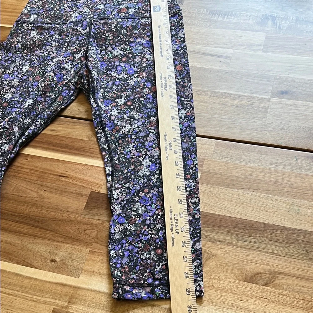 Lululemon Athletica Multicolor Floral Capris Sz‎ 8